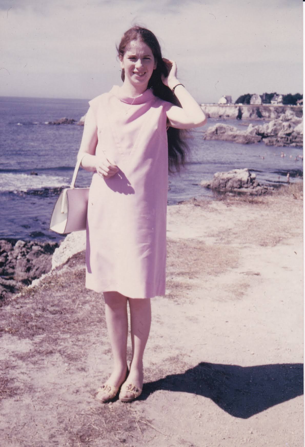 Colette jeune femme, en bord de mer